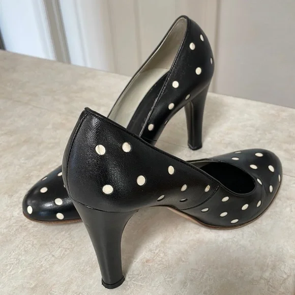marc jacobs black pumps